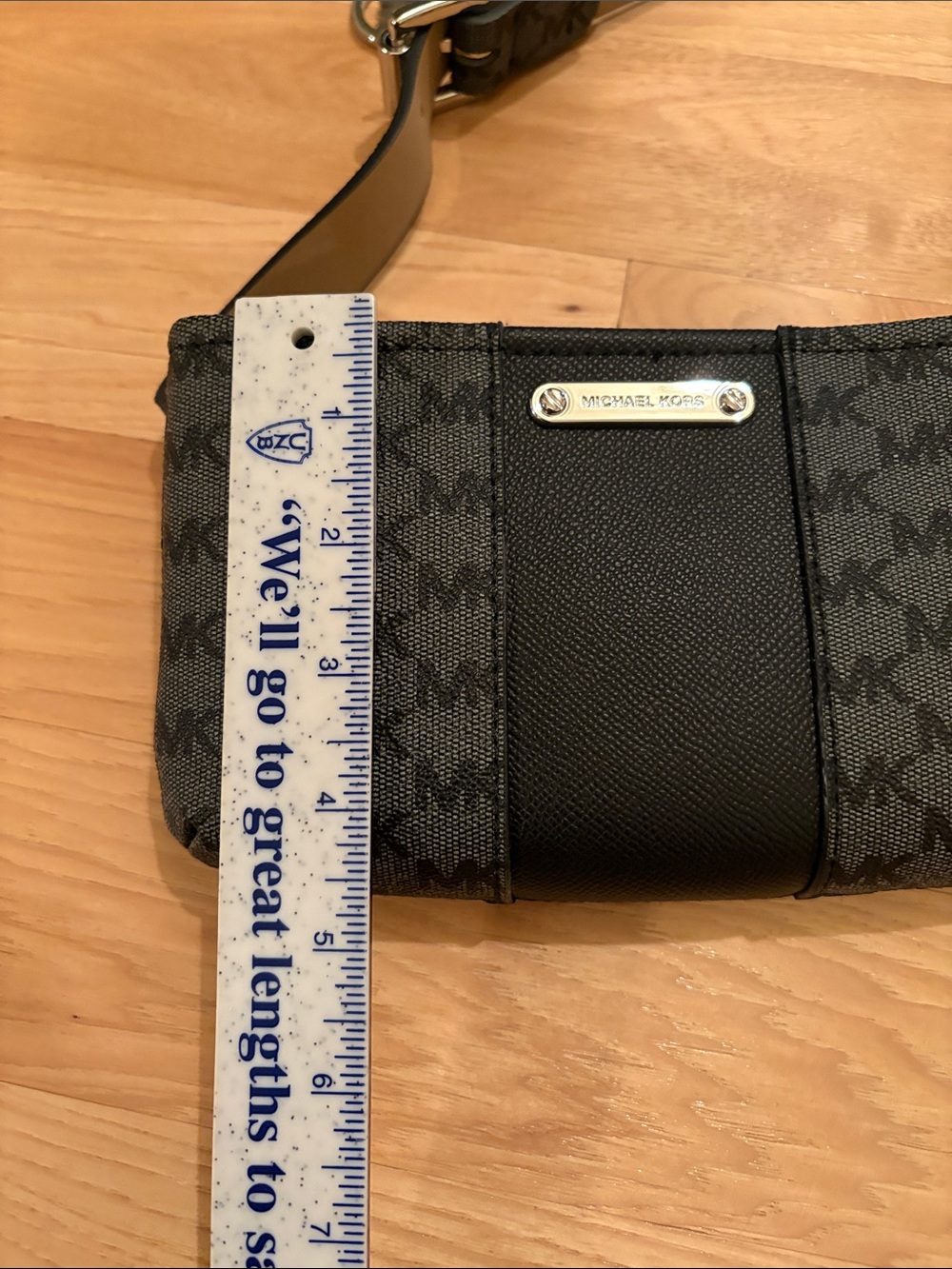 Michael Kors Black and Gray MK Signature Bag - Picture 4 of 7